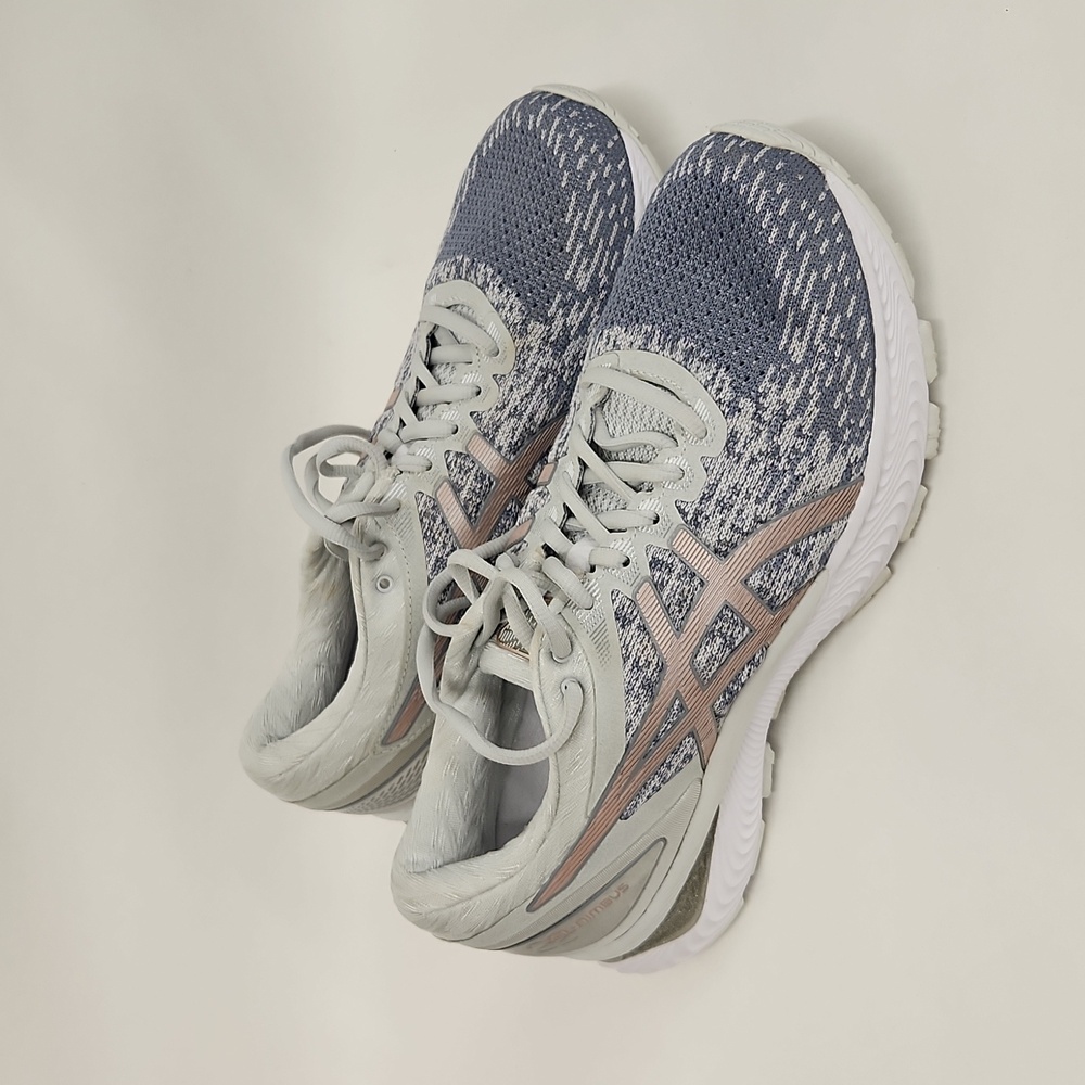 Women's Asics Gel-Nimbus 22 size9